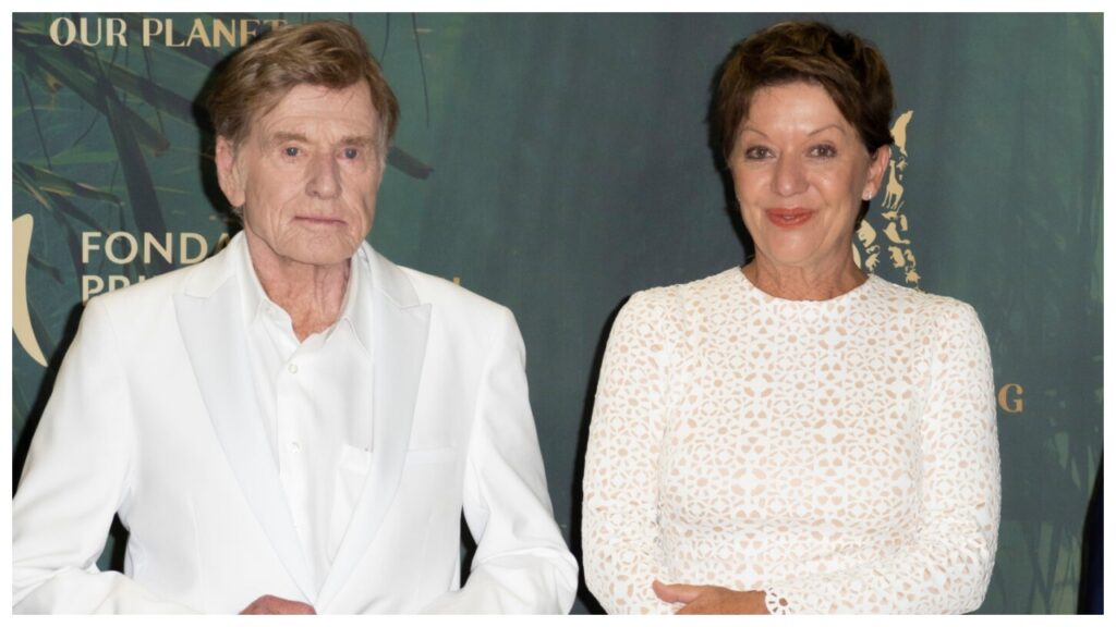In 2009 Robert Redford married wife, Sibylle Szaggars, a German multimedia artist and environmental activist.
celebretea.com