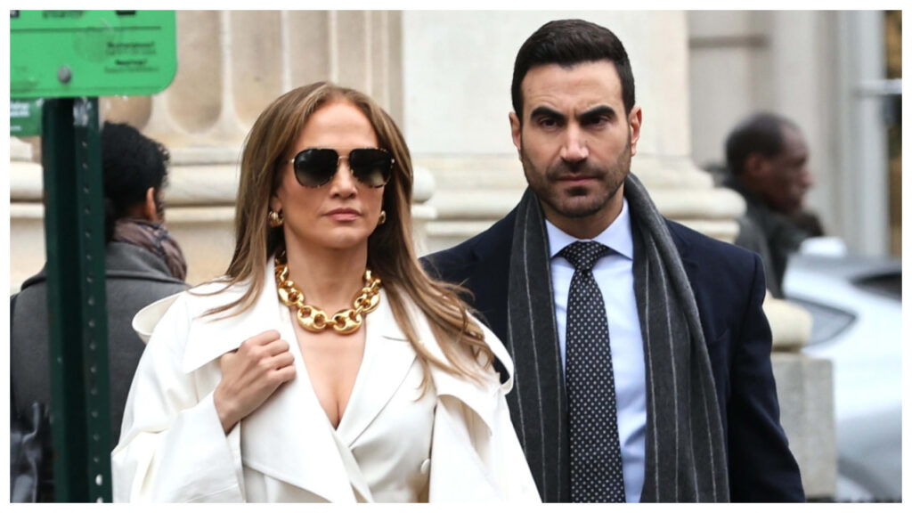 Jennifer Lopez was seen flirting with Brett Goldstein on the set of their film Office Romance celebretea.com