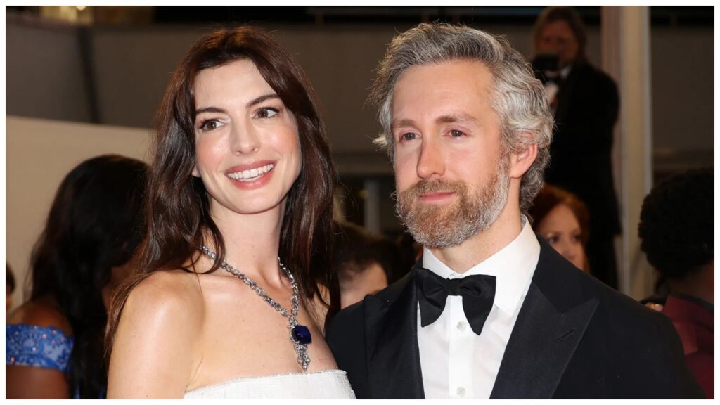 Anne Hathaway with her husband Adam Shulman celebretea.com